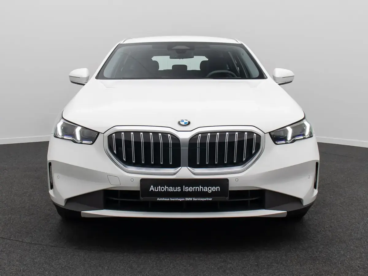 Gebraucht BMW 520 Sport Line 197 PS (144 kW) 2024 Alpinweiã uni300 Kombi