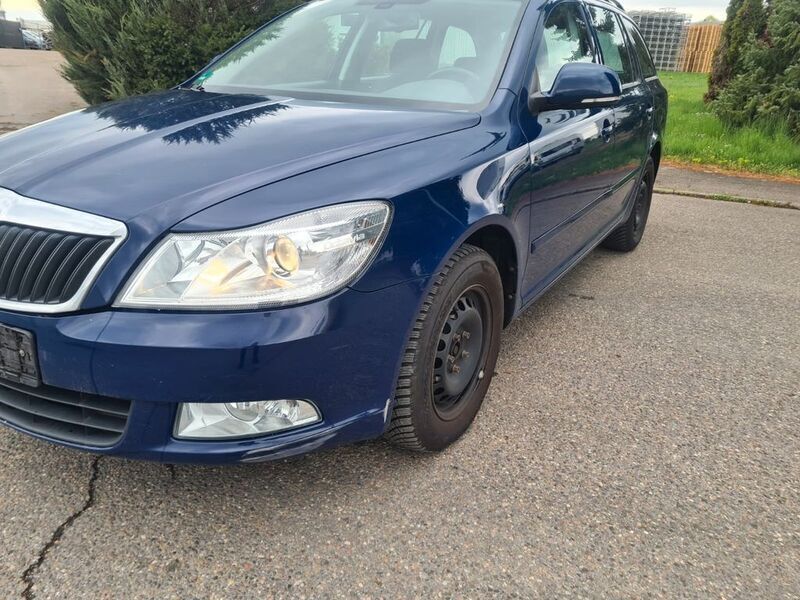 Blau Gebraucht 2011 Skoda Octavia Impuls Edition Kombi | 2.450 € (Superpreis) - Bild 1/4