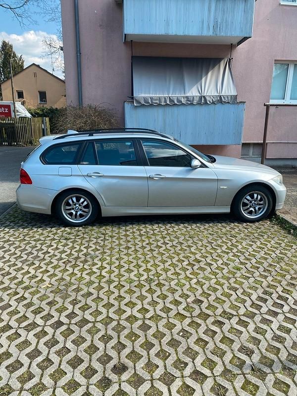 Gebraucht BMW 320 163 PS (119 kW) 2007 Silber Kombi