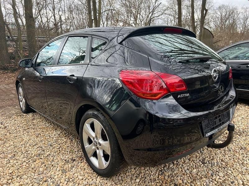 Gebraucht Opel Astra Edition 116 PS (85 kW) 2010 Schwarz Limousine