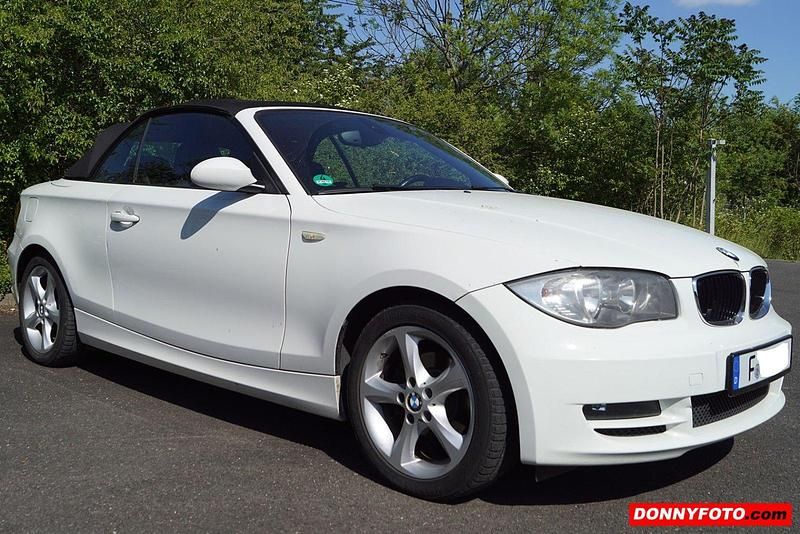 Weiß Gebraucht 2009 BMW 118 Cabriolet Cabrio | 4.399 € (Fairer Preis) - Bild 1/4
