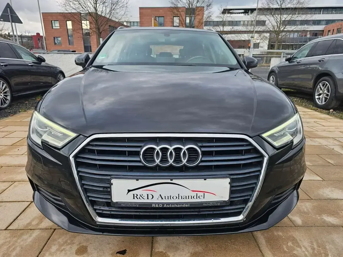 Używany Audi A3 Basis 150 KM (110 kW) 2017 Czarny Sedan/Limuzyna