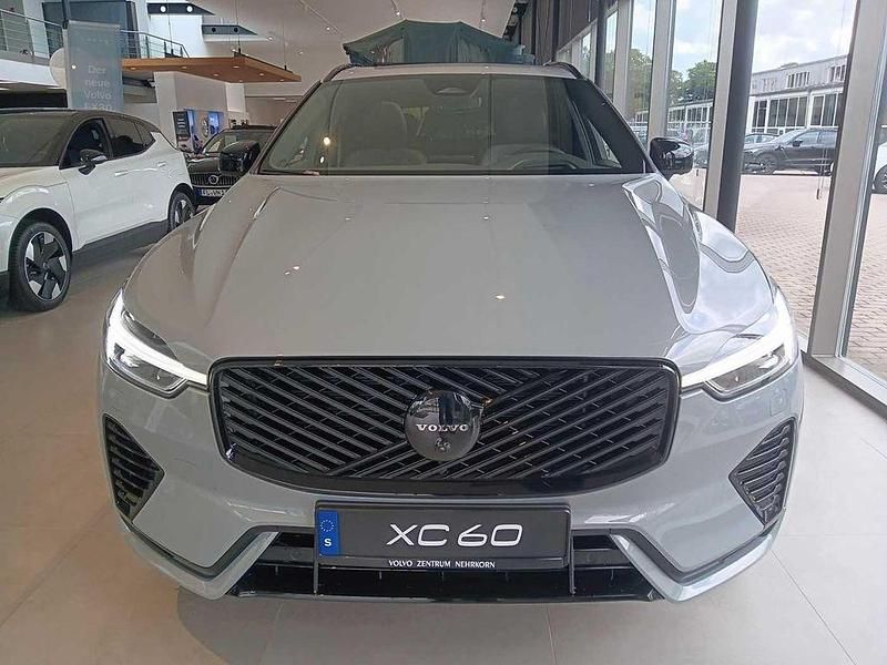 Neu Volvo XC60 Plus 455 PS (334 kW) 2025 Vapour grey SUV