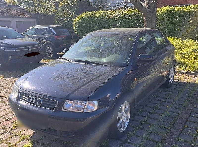 Second-hand Audi A3 101 CP (74 kW) 1998 Albastru Hatchback