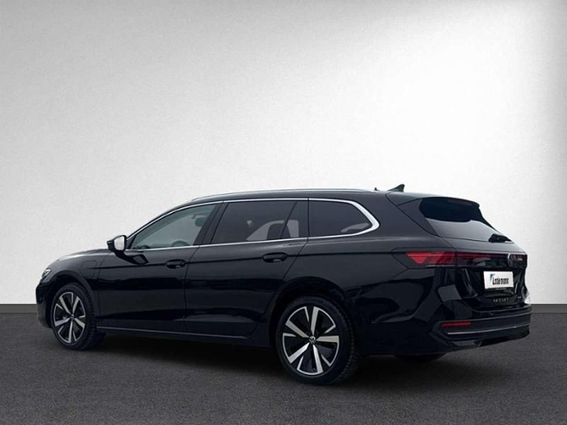 Gebraucht VW Passat Business 150 PS (110 kW) 2024 Grenadillschwarz metallic Kombi