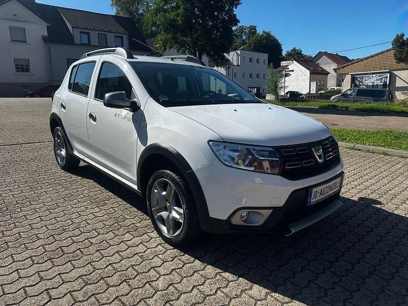 Gebraucht Dacia Sandero Stepway Ambiance 90 PS (66 kW) 2017 Weiß Kleinwagen