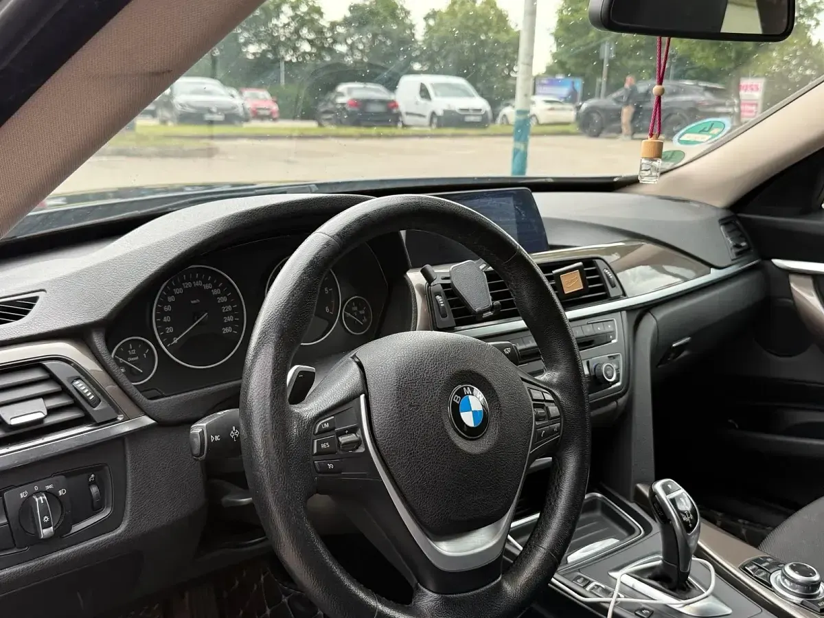 Gebraucht BMW 320 184 PS (135 kW) 2014 Grau Limousine