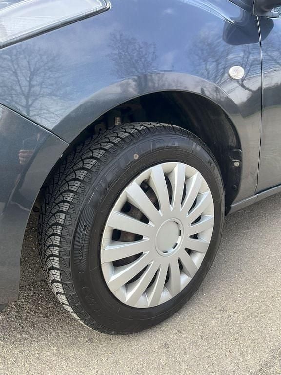 Gebraucht Mazda 2 Center-Line 84 PS (61 kW) 2012 Grau Kleinwagen