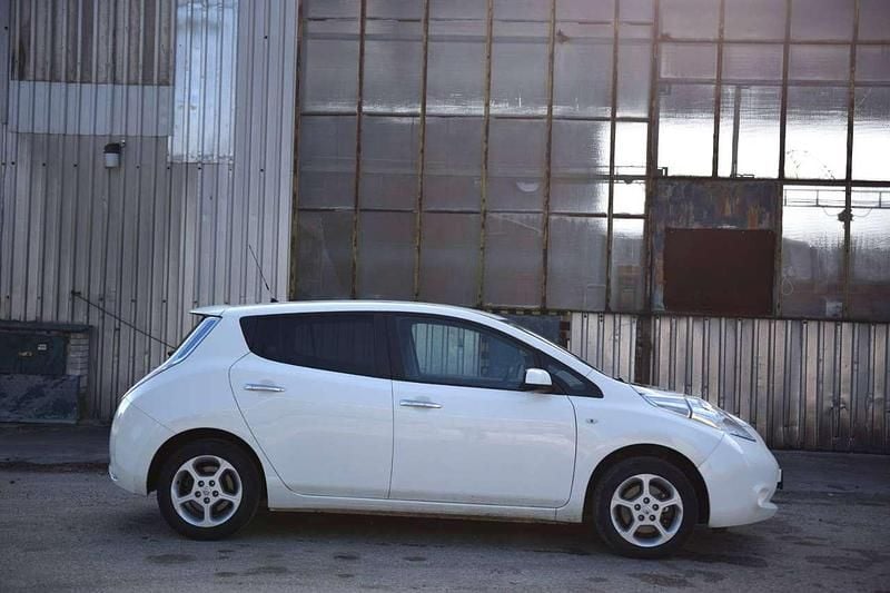 Second-hand Nissan Leaf Tekna 80 kW (109 CP) 2017 Alb Hatchback