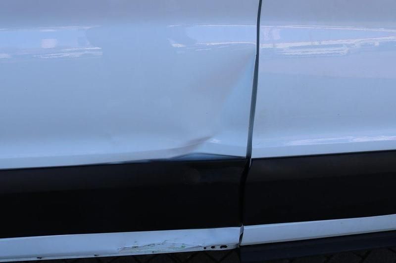 Gebraucht Ford Transit Trend 131 PS (96 kW) 2023 Weiß Limousine