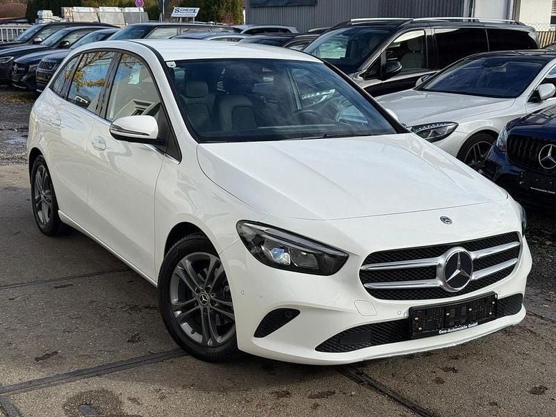 Weiß Gebraucht 2020 Mercedes B180 Van / Kleinbus | 19.500 € (Guter Preis) - Bild 1/4