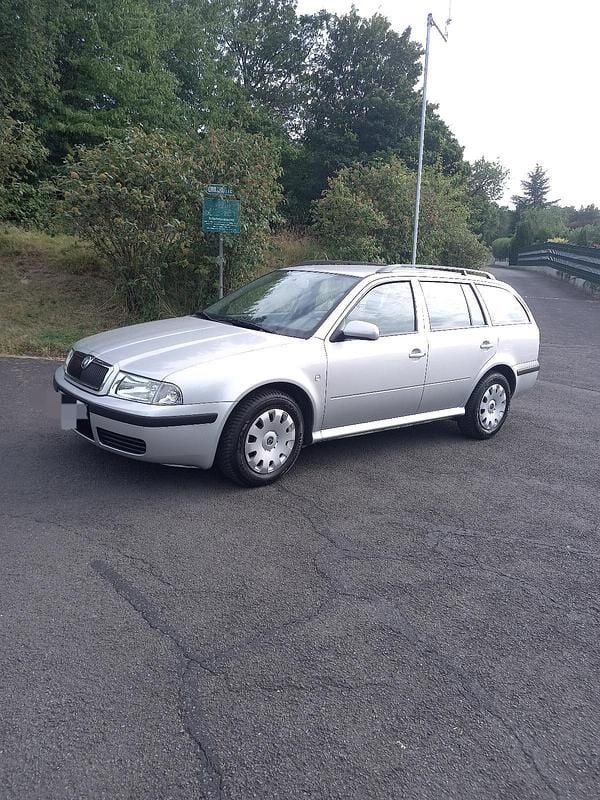 Silber Gebraucht 2004 Skoda Octavia Kombi | 2.600 € (Fairer Preis) - Bild 1/4