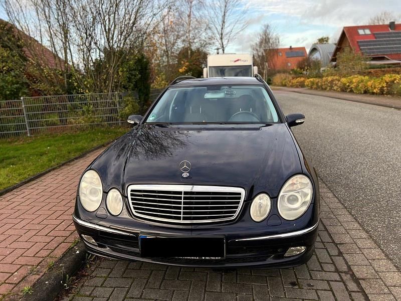 Schwarz Gebraucht 2004 Mercedes E220 Avantgarde Kombi | 3.000 € (Guter Preis) - Bild 1/4