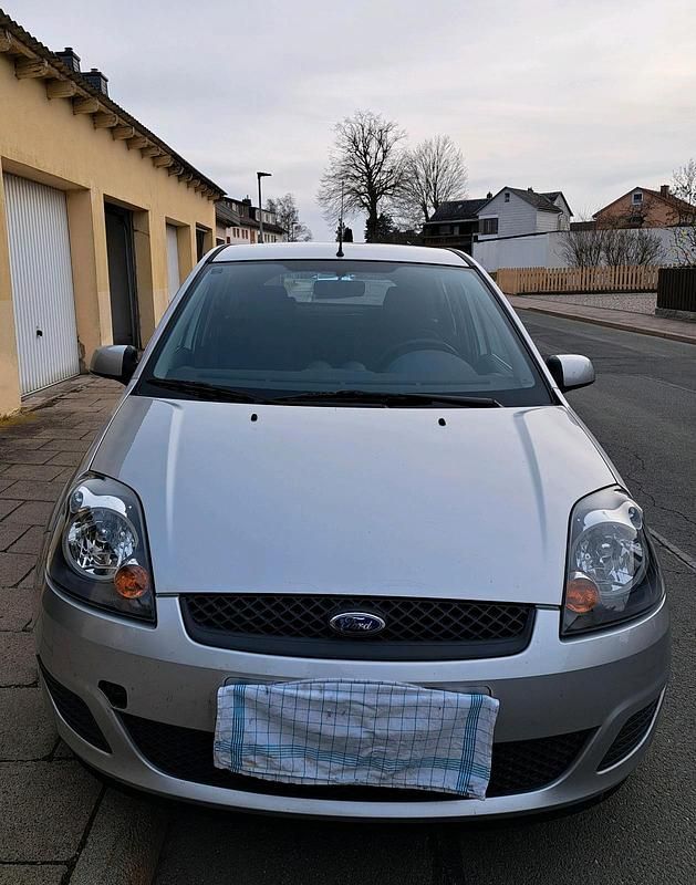 Gebraucht Ford Fiesta 80 PS (58 kW) 2007 Silber Kleinwagen