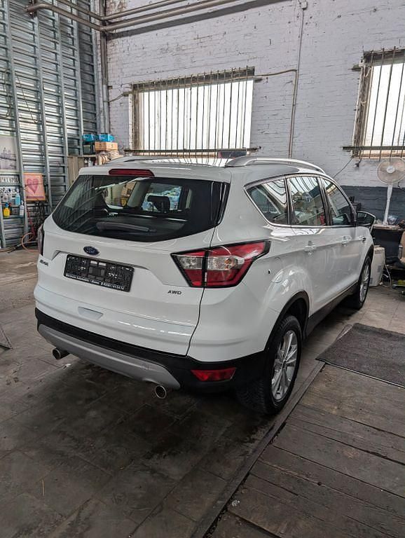 Gebraucht Ford Kuga Titanium 175 PS (128 kW) 2019 Weiß SUV