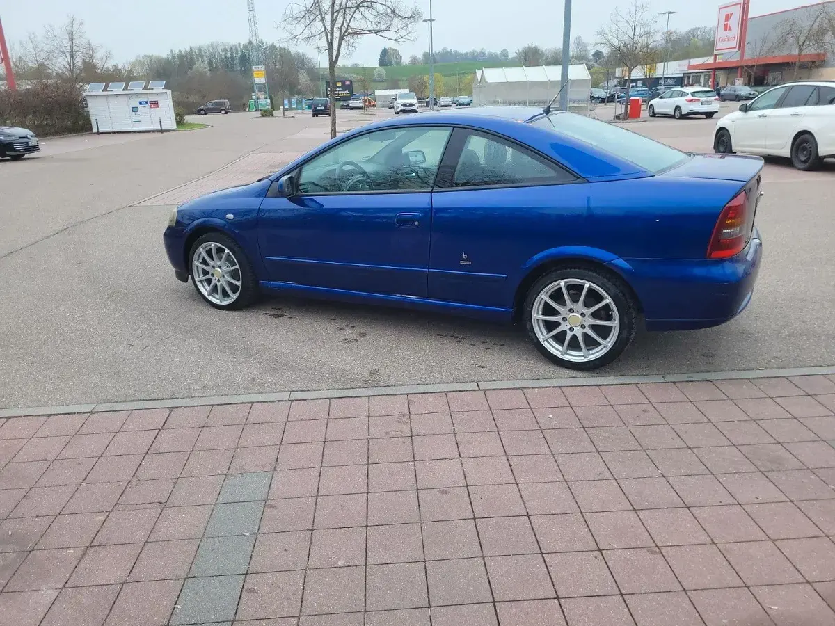 Gebraucht Opel Astra Edition 147 PS (108 kW) 2003 Blau Coupé