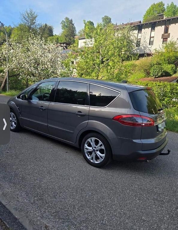 Gebraucht Ford S-MAX Titanium 140 PS (102 kW) 2014 Braun Van / Kleinbus