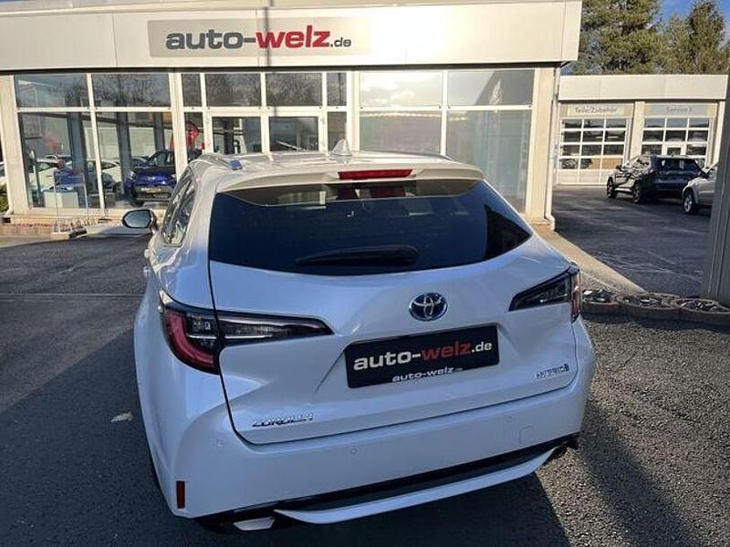 Gebraucht Toyota Corolla Team 179 PS (131 kW) 2022 Platinum white pearl (metallic) Kombi