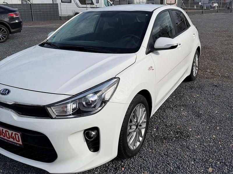 Gebraucht Kia Rio Edition 7 99 PS (72 kW) 2018 Weiß Limousine