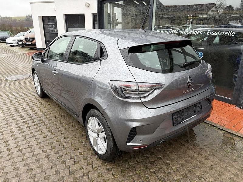 Neu Renault Clio V Evolution 91 PS (66 kW) 2025 Grau Limousine
