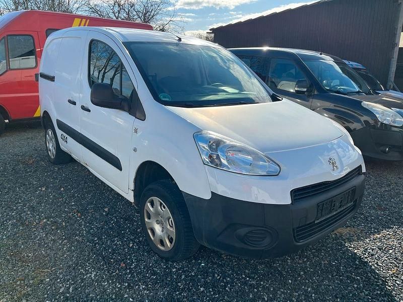 Gebraucht Peugeot Partner 114 PS (83 kW) 2015 Weiß Van / Kleinbus