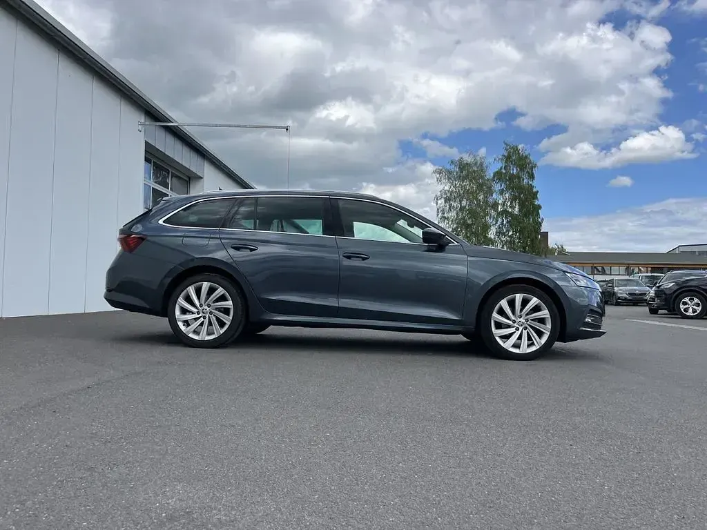 Gebraucht Skoda Octavia First Edition 150 PS (110 kW) 2020 Grau Kombi