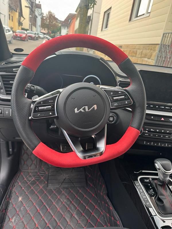 Grün Gebraucht 2023 Kia ProCeed GT Kleinwagen | 29.900 € (Fairer Preis) - Bild 1/4