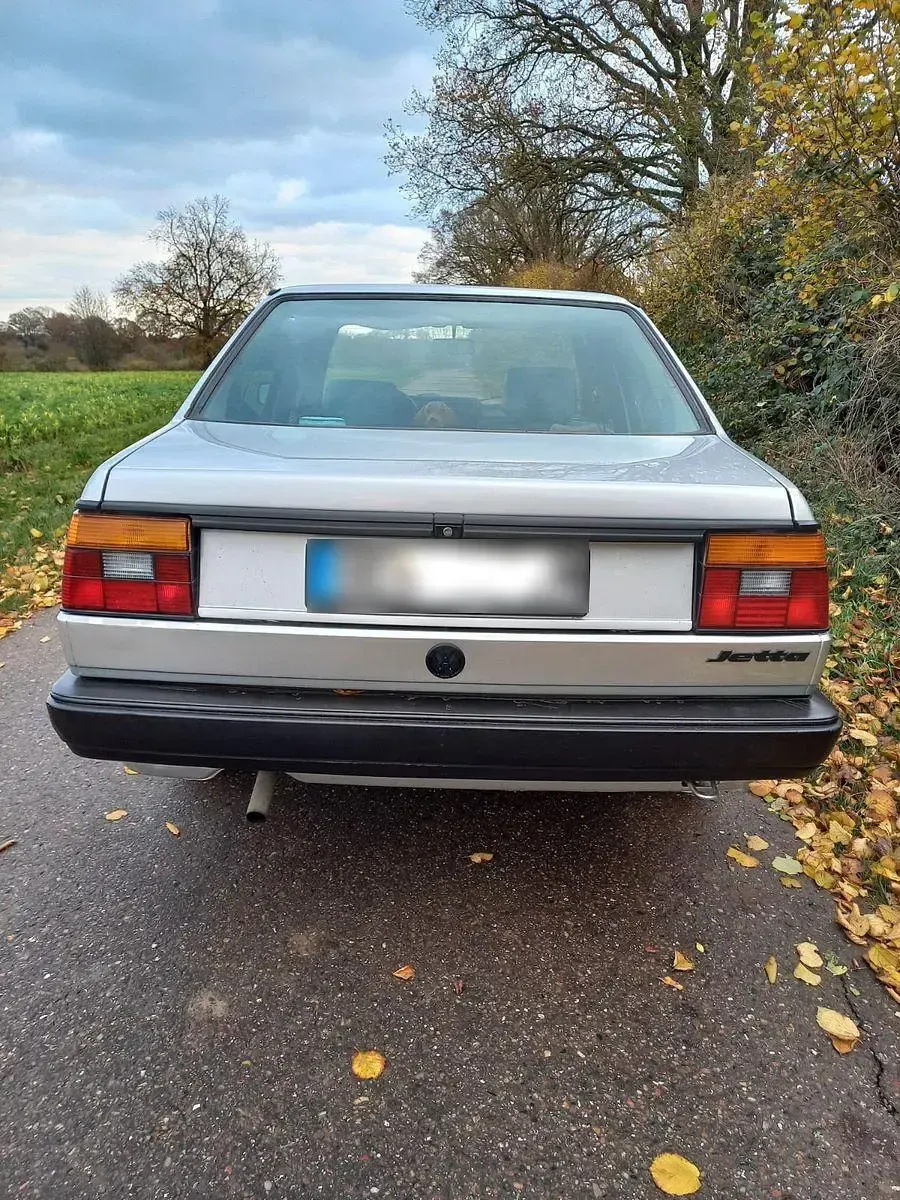 Gebraucht VW Jetta 72 PS (52 kW) 1988 Silber Limousine