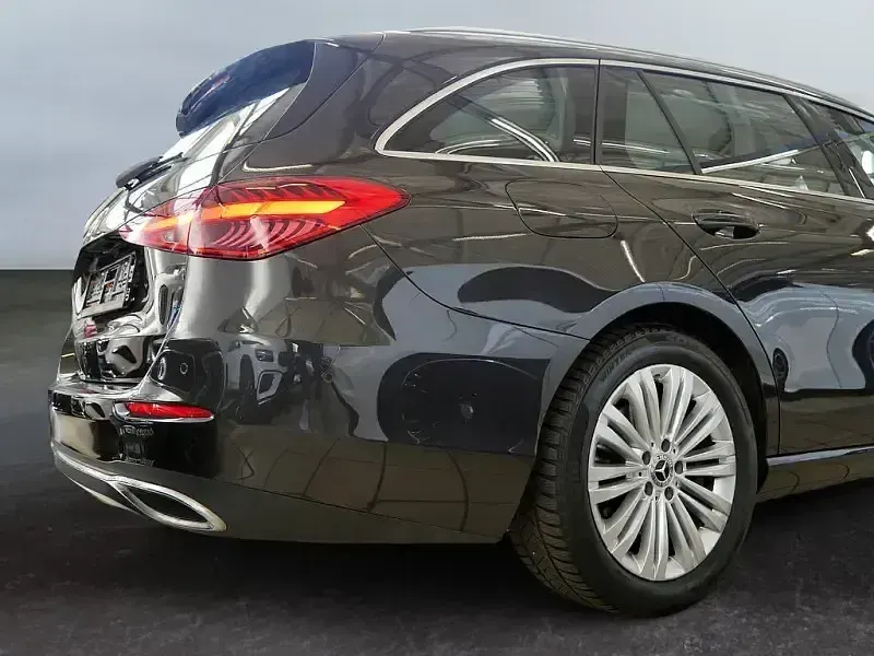 Gebraucht Mercedes C300 Avantgarde 265 PS (194 kW) 2023 Grau Limousine