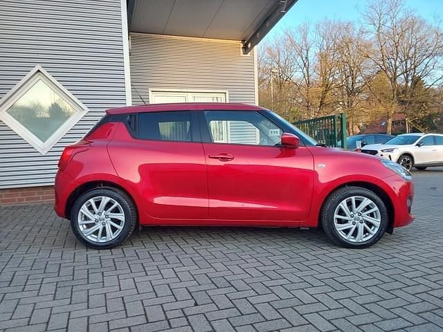Gebraucht Suzuki Swift Comfort 83 PS (61 kW) 2022 Rot metallic Kleinwagen