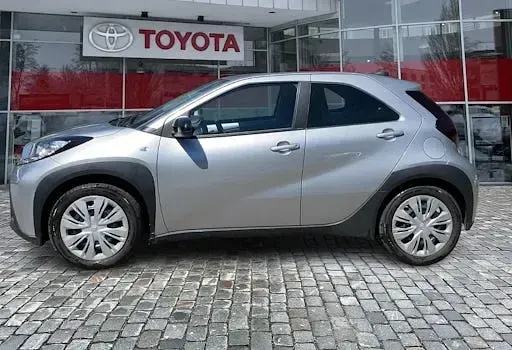 Gebraucht Toyota Aygo X Play 72 PS (52 kW) 2022 Silber SUV
