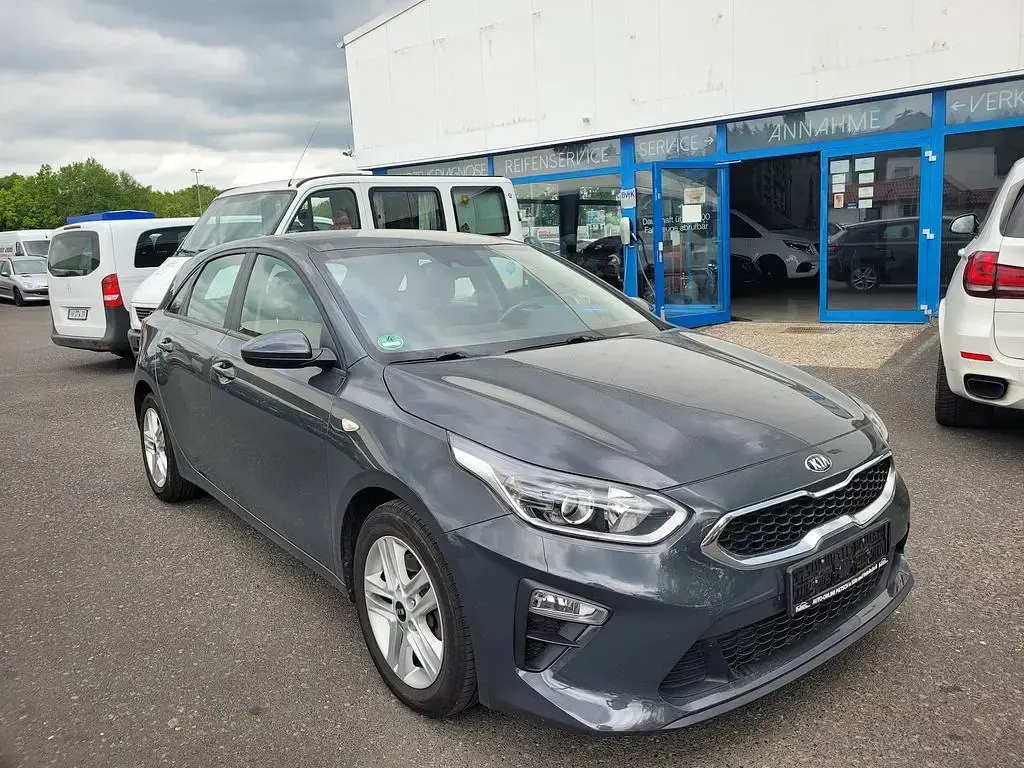 Używany Kia Ceed 160 KM (117 kW) 2021 Szary Hatchback