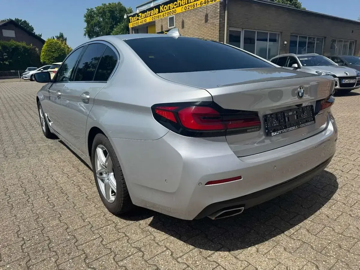 Gebraucht BMW 520 190 PS (139 kW) 2021 Silber Limousine