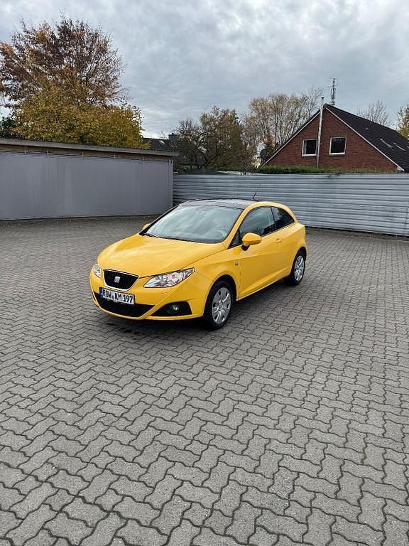 Gelb Gebraucht 2011 Seat Ibiza SC Style Kleinwagen | 2.599 € (Fairer Preis) - Bild 1/4