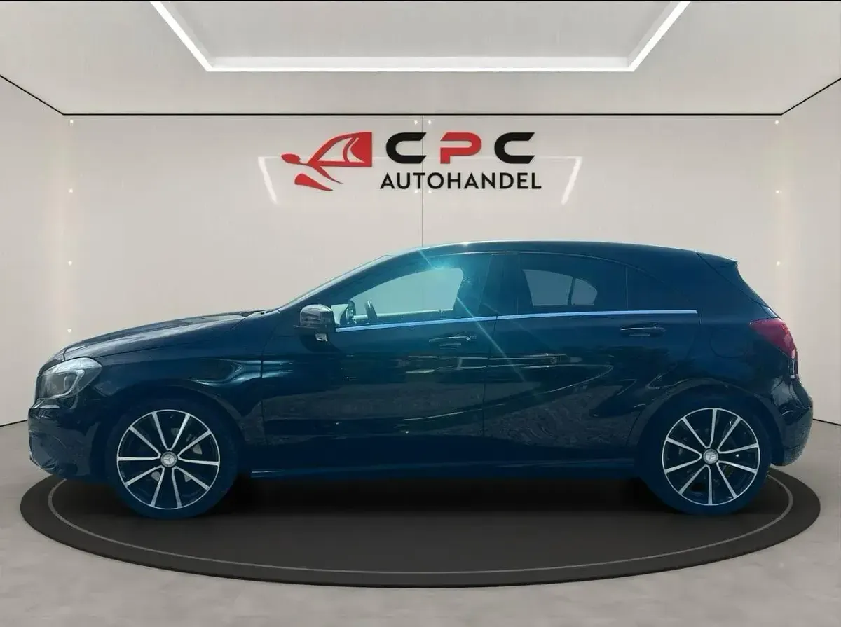 Gebraucht Mercedes A180 122 PS (89 kW) 2015 Schwarz Limousine
