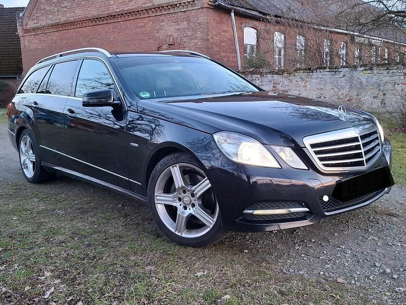 Gebraucht Mercedes E300 Avantgarde 231 PS (169 kW) 2012 Grau Kombi