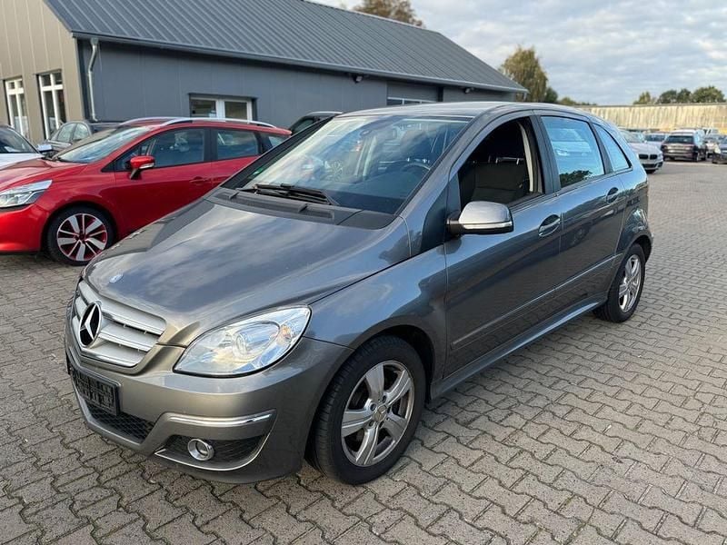 Grau Gebraucht 2010 Mercedes B200 Edition Van / Kleinbus | 3.800 € (Fairer Preis) - Bild 1/4