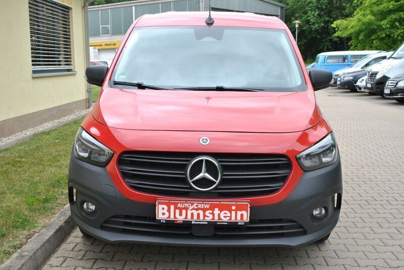 Rot Gebraucht 2022 Mercedes Citan 112 Van / Kleinbus | 13.995 € (Guter Preis) - Bild 1/4