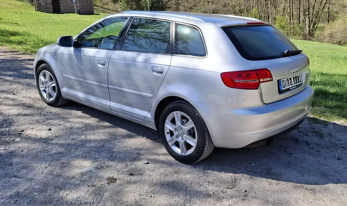 Używany Audi A3 Ambiente 105 KM (77 kW) 2013 Srebrny Sedan/Limuzyna