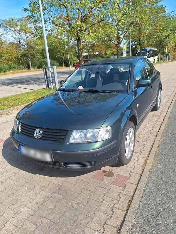 Grün Gebraucht 1997 VW Passat Limousine | 750 € (Guter Preis) - Bild 1/4
