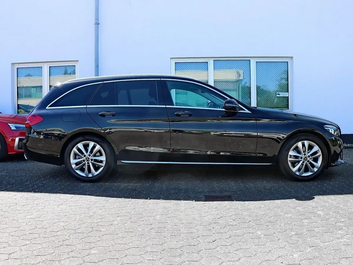 Gebraucht Mercedes C180 156 PS (114 kW) 2021 Obsidianschwarz Kombi