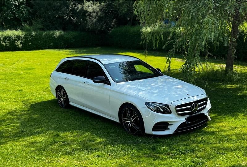 Weiß Gebraucht 2019 Mercedes E400 AMG Kombi | 26.490 € (Superpreis) - Bild 1/4