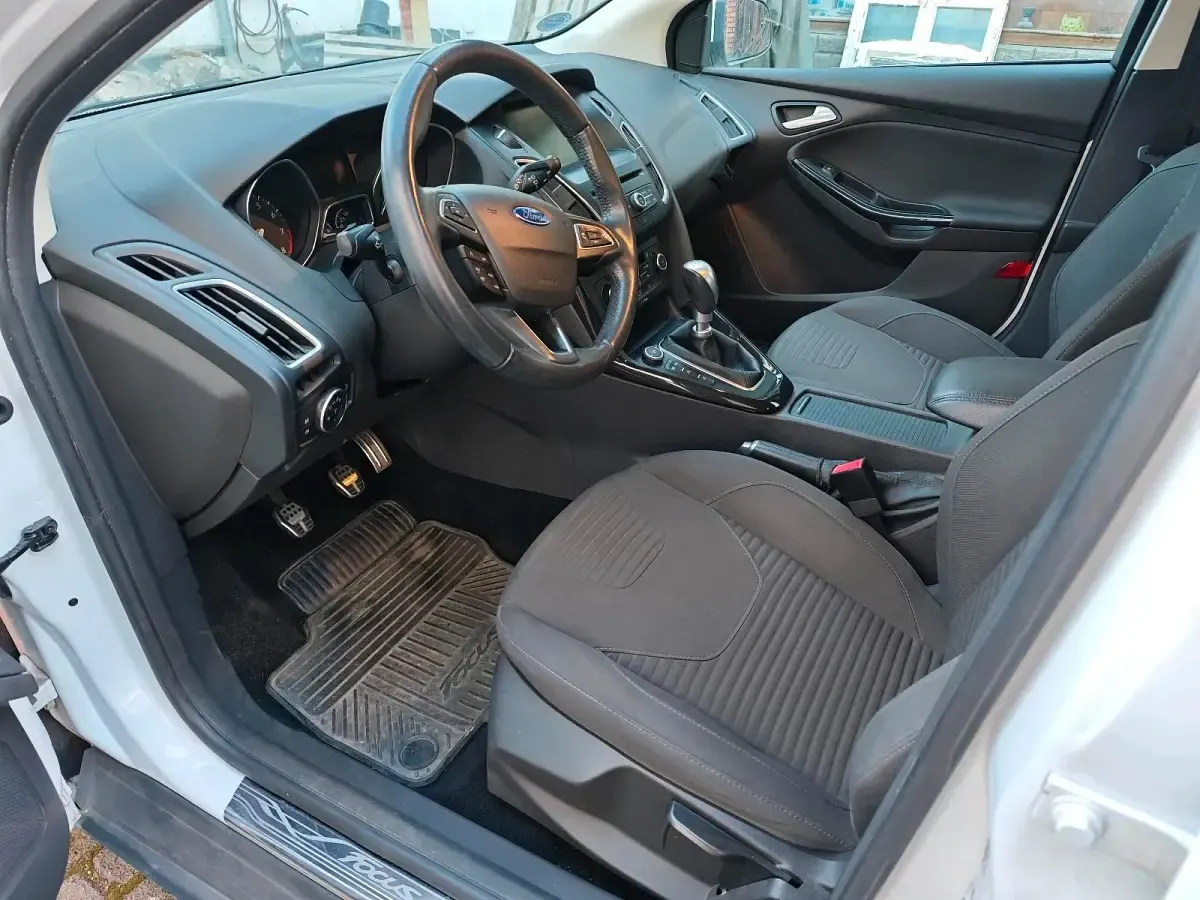Gebraucht Ford Focus Titanium 125 PS (91 kW) 2014 Weiß Limousine