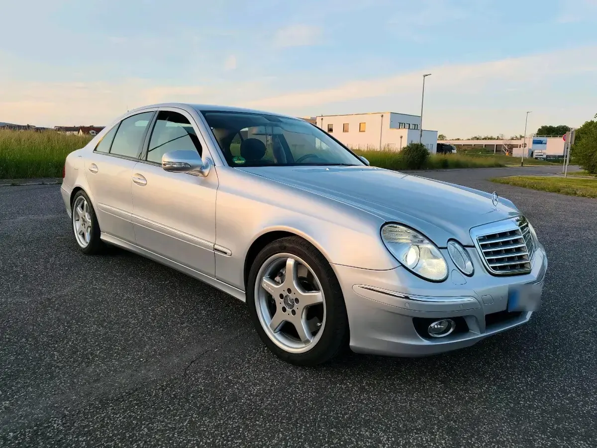 Gebraucht Mercedes E500 388 PS (285 kW) 2007 Silber Limousine