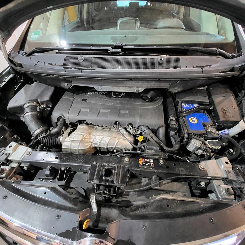 Grau Gebraucht 2014 Opel Zafira Tourer Van / Kleinbus | 7.500 € (Etwas zu teuer) - Bild 1/4