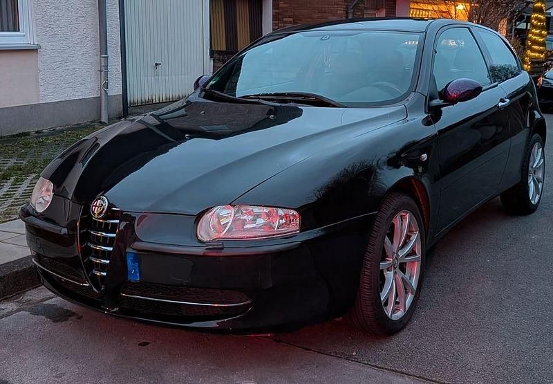 Gebraucht Alfa Romeo 147 Distinctive 120 PS (88 kW) 2004 Schwarz Kleinwagen