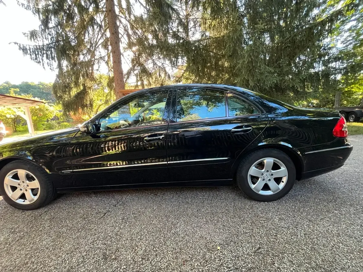 Gebraucht Mercedes E220 170 PS (125 kW) 2008 Schwarz Limousine