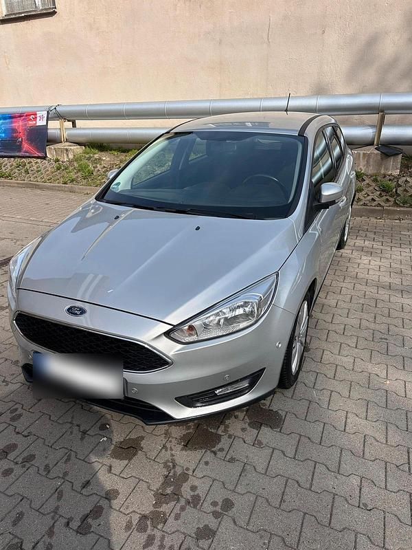 Gebraucht Ford Focus Titanium 120 PS (88 kW) 2017 Grau Kombi