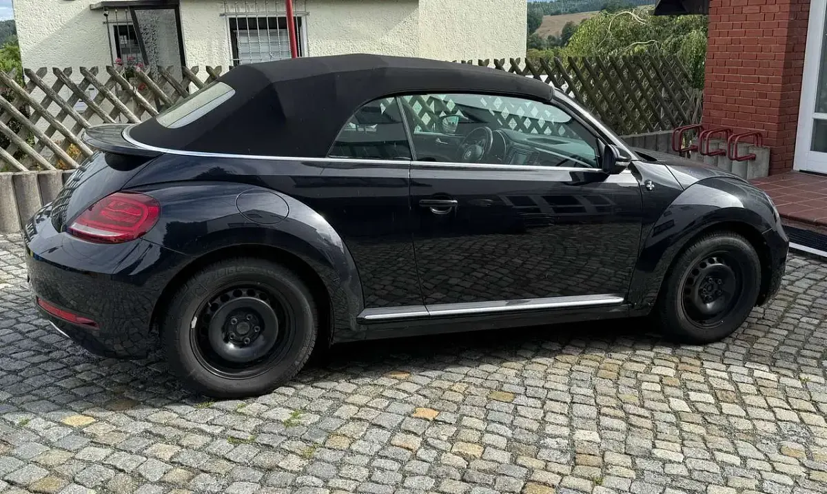 Używany VW Beetle Cabriolet 105 KM (77 kW) 2017 Czarny Kabriolet