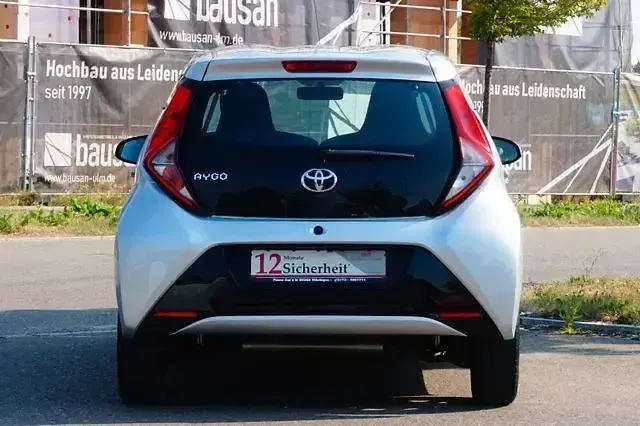 Gebraucht Toyota Aygo X-play 72 PS (52 kW) 2019 Silber Kleinwagen